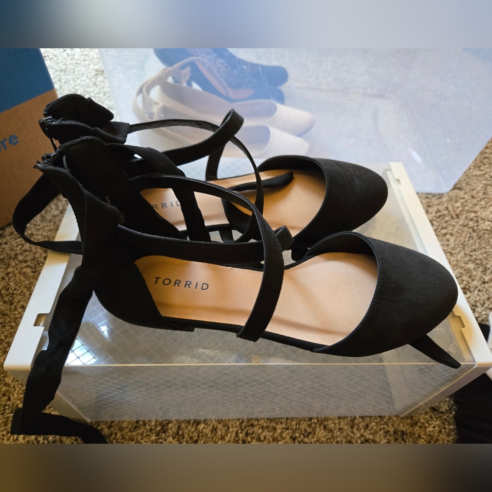 New w/o box Flats